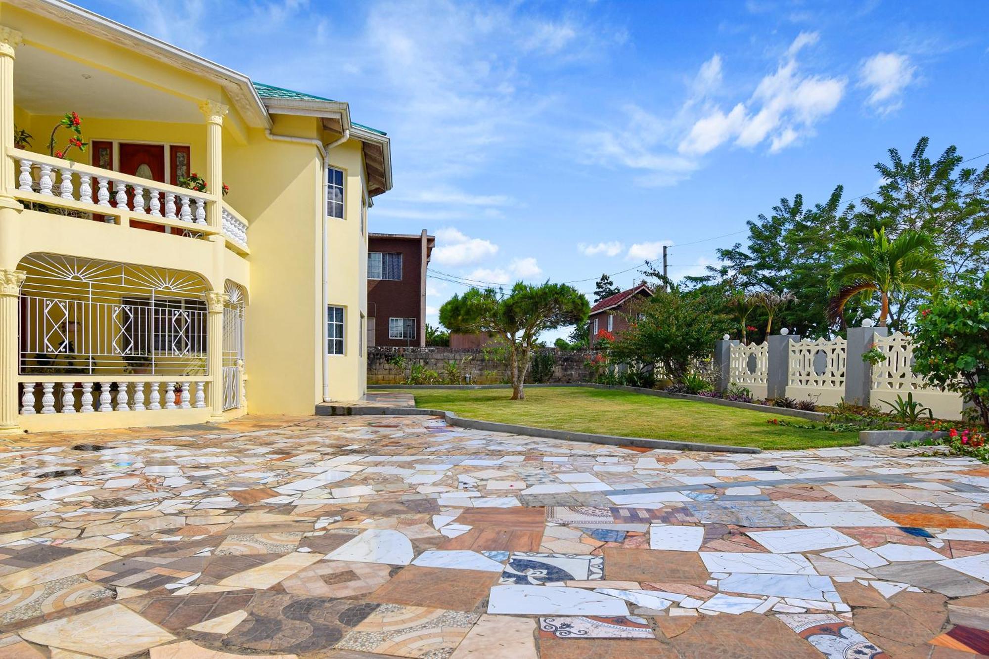 Harriott Heights Apartment Mandeville Exterior photo
